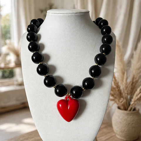 Collares de Acrilico con Corazones 
