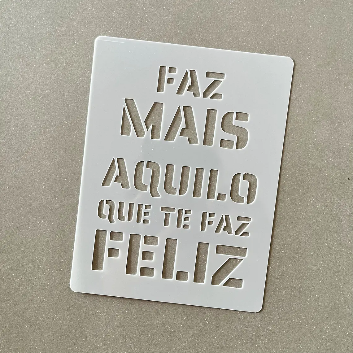 Stencil +Feliz 12x15cm 1