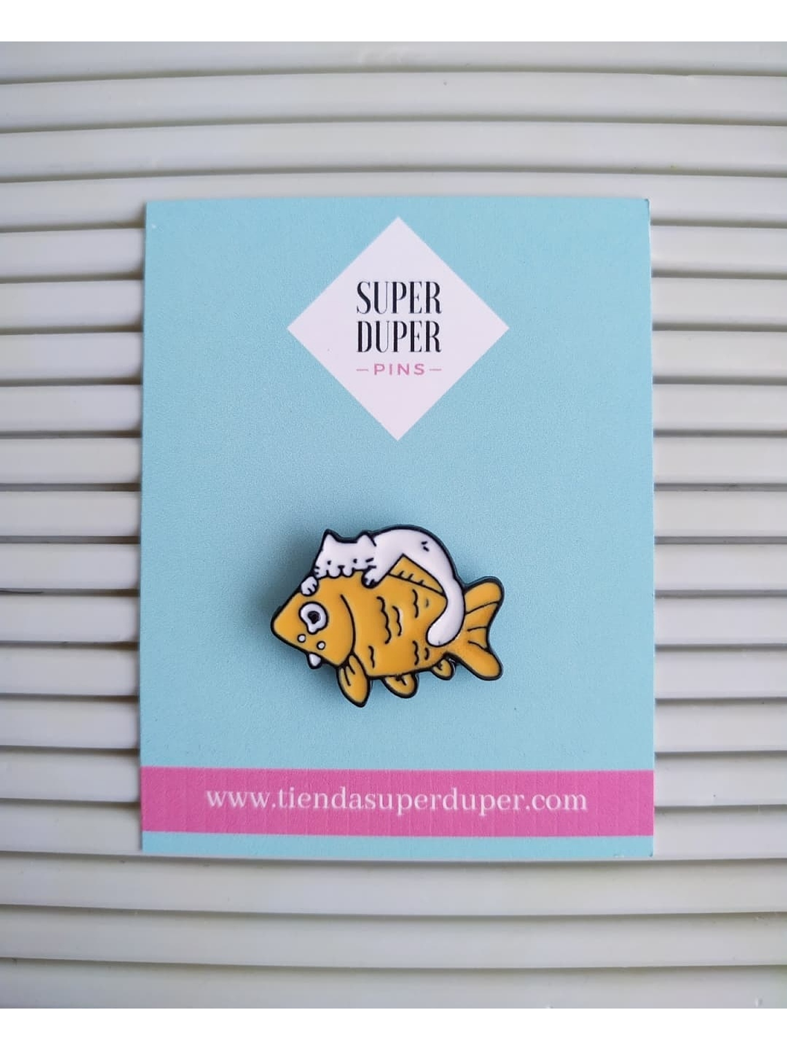 Gato mordiendo pez 1