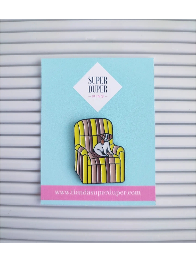 Perrito en un sofá 1