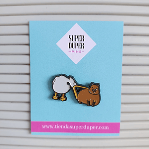 Pelícano y capibara