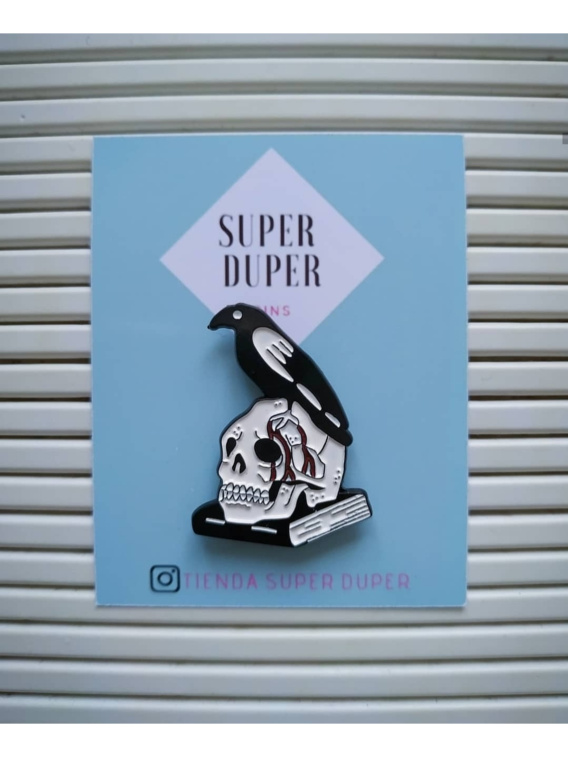 Cuervo con calavera 1