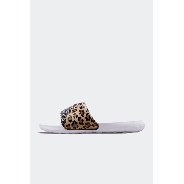 NIKE VICTORI ONE ANIMAL PRINT - MUJER 3