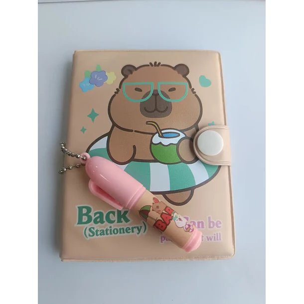 Mini Libreta Con Diseño De Capibara Broche Y Lápiz 11 X 8 Cm