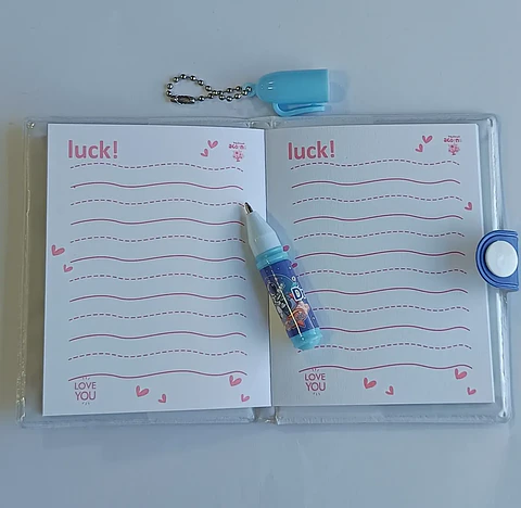 Mini Libreta Con Diseño Astronauta Broche Y Lápiz 11 X 8 Cm