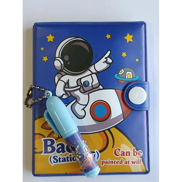 Mini Libreta Con Diseño Astronauta Broche Y Lápiz 11 X 8 Cm 3