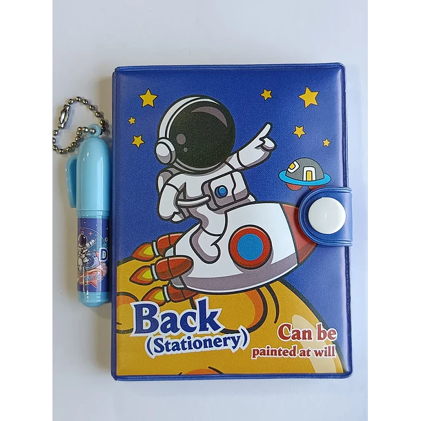 Mini Libreta Con Diseño Astronauta Broche Y Lápiz 11 X 8 Cm
