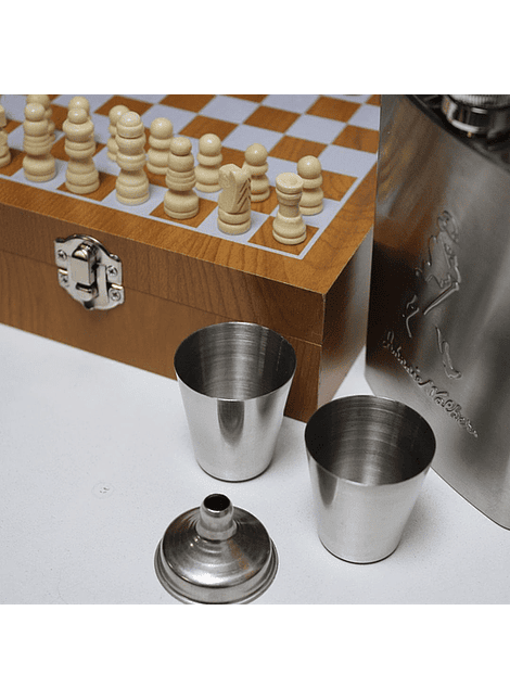 Set Ajedrez Madera + PETACA ACERO INOX+ VASOS + DOSIFICADOR