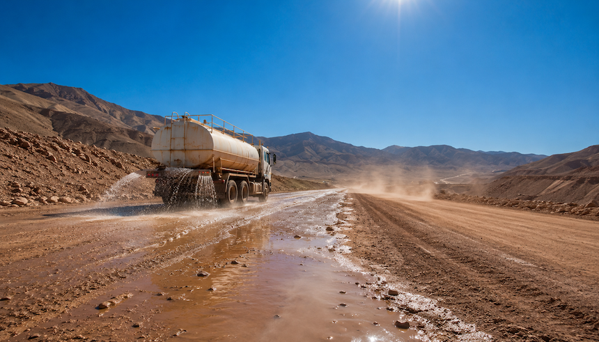 Cuánta agua se pierde en caminos sin supresor de polvo (y cómo reducirla hasta un 90%)