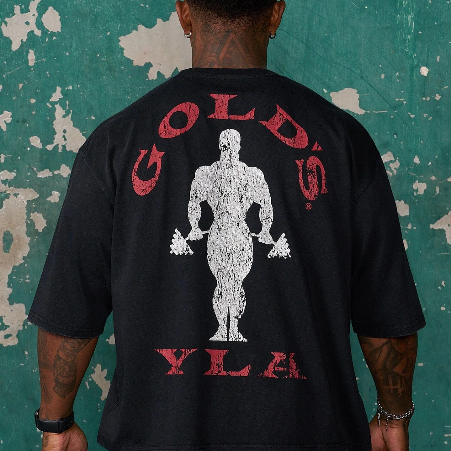 Polera Oversize Youngla Nueva Era x Golds Gym - Negro 1