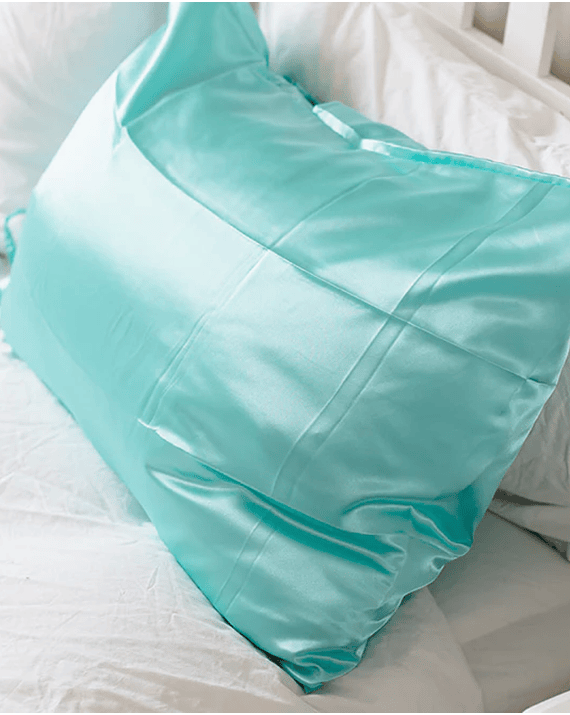 Por qué deberías dormir con una funda de almohada de satén