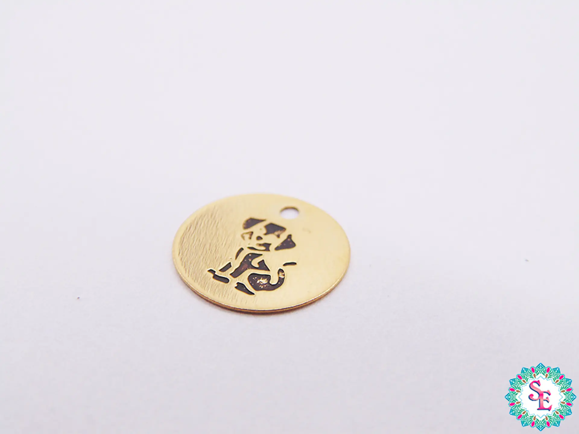 ORO GOLFI DIJE LAMINA 10MM PERRO PATINADA 1