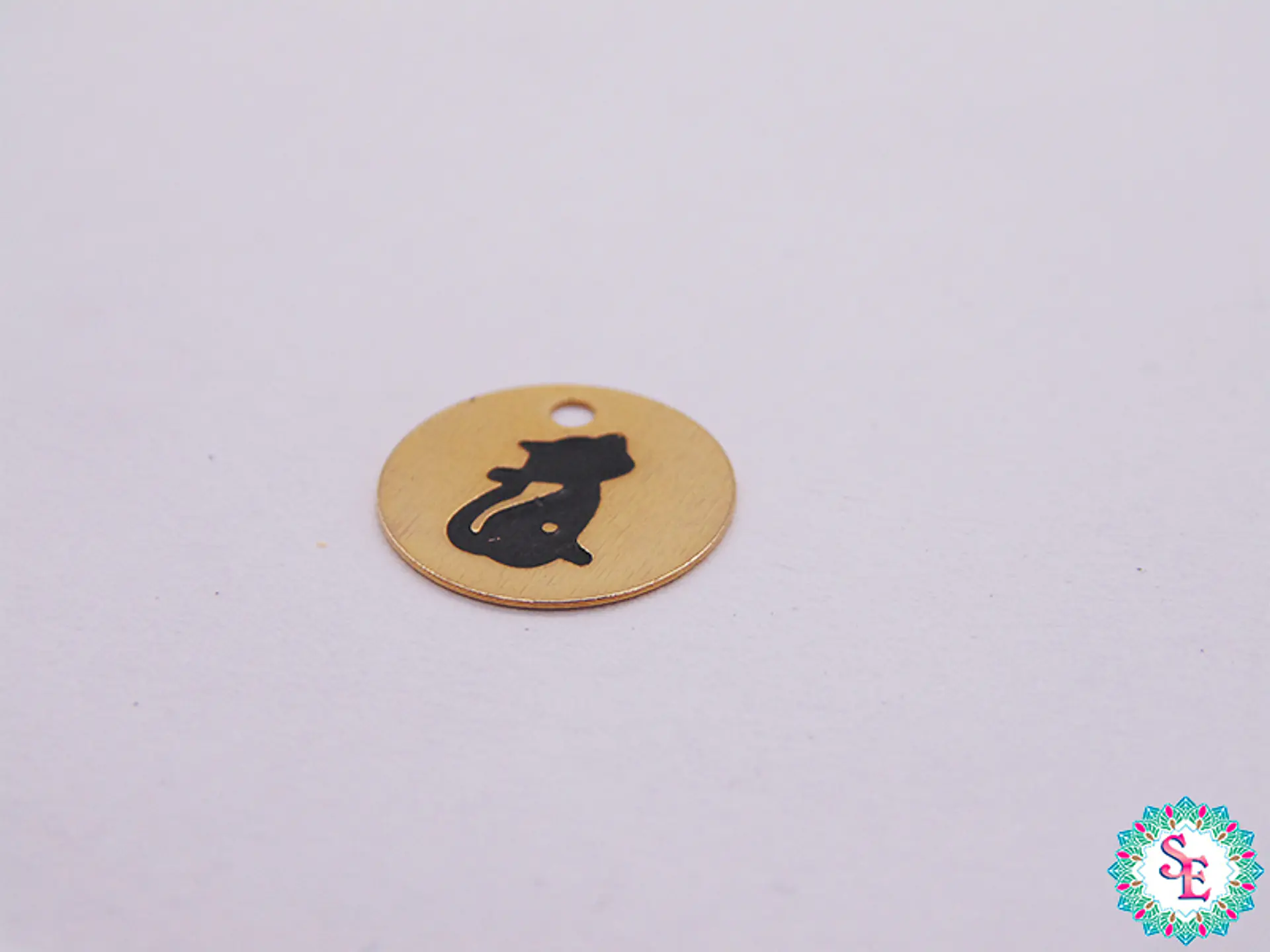 ORO GOLFI DIJE LAMINA 10MM GATO PATINADA X UND  1