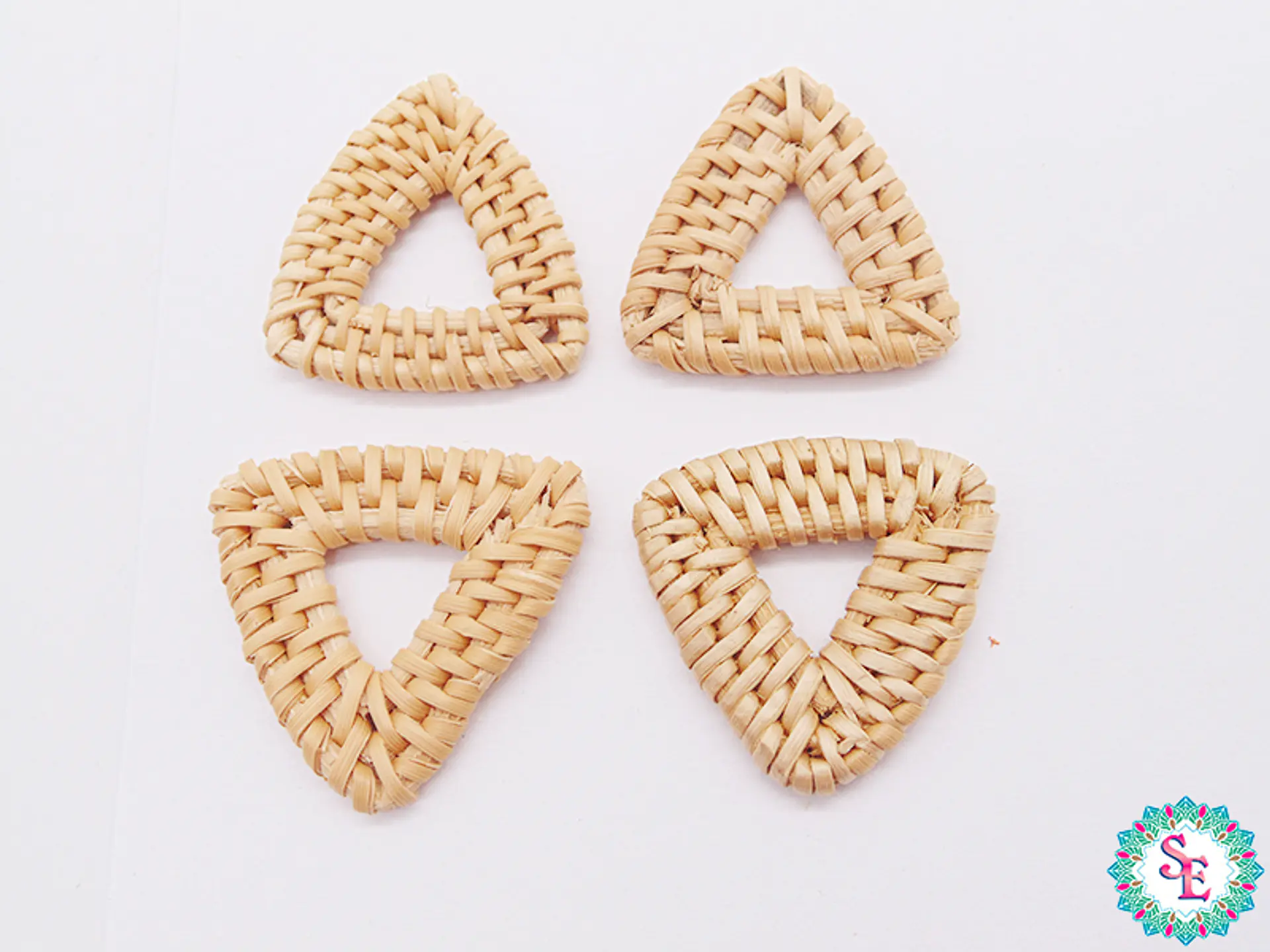 NATURAL IRACA TRIANGLE 40MM X 10 UNIT 1