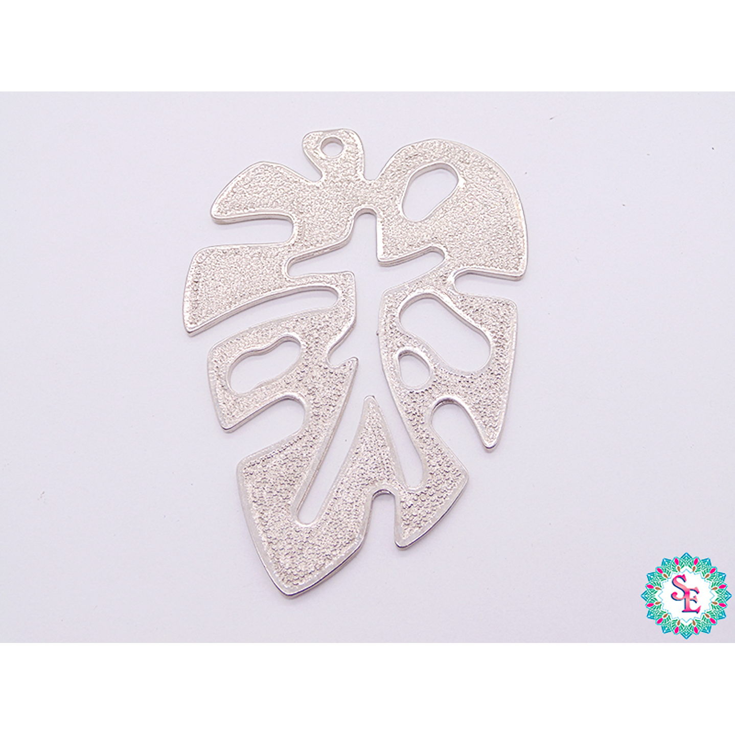 SILVER SAMAK PECTORAL HAMMERED BLADE LARGE 1