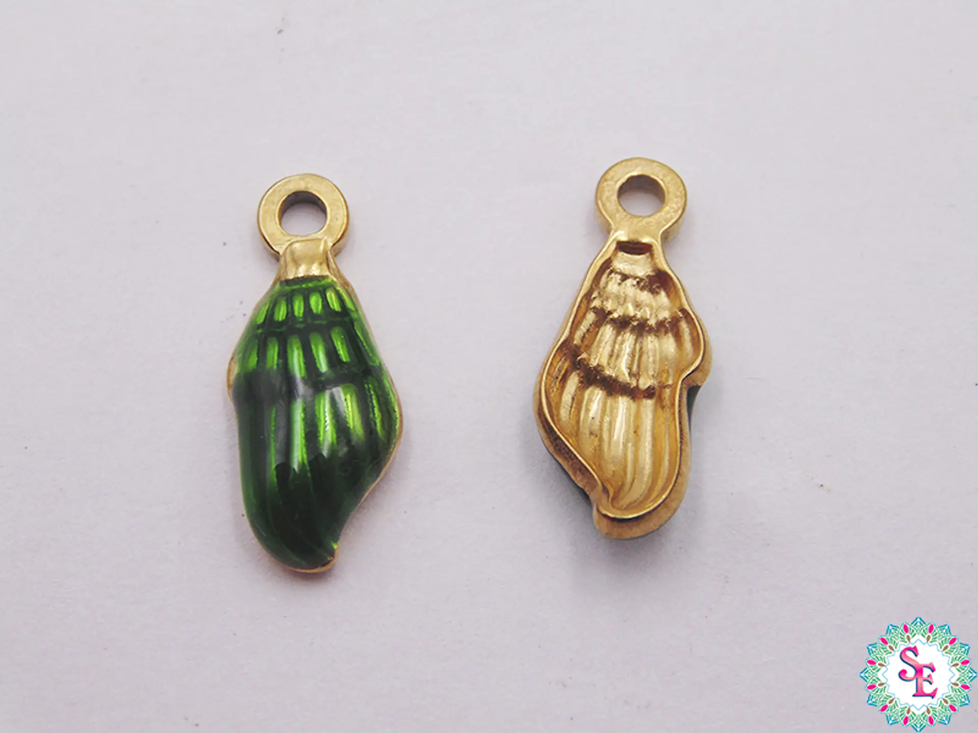 ACERO DORADO DIJE CARACOL RESINA VERDE 18*8MM  1