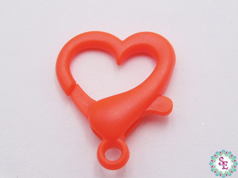 ACRILICO BROCHE PCLORO CORAZON 27*22 NARANJA