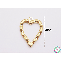 ACERO DORADO DIJE CORAZON  MARTILLADO 26*20MM X UND 