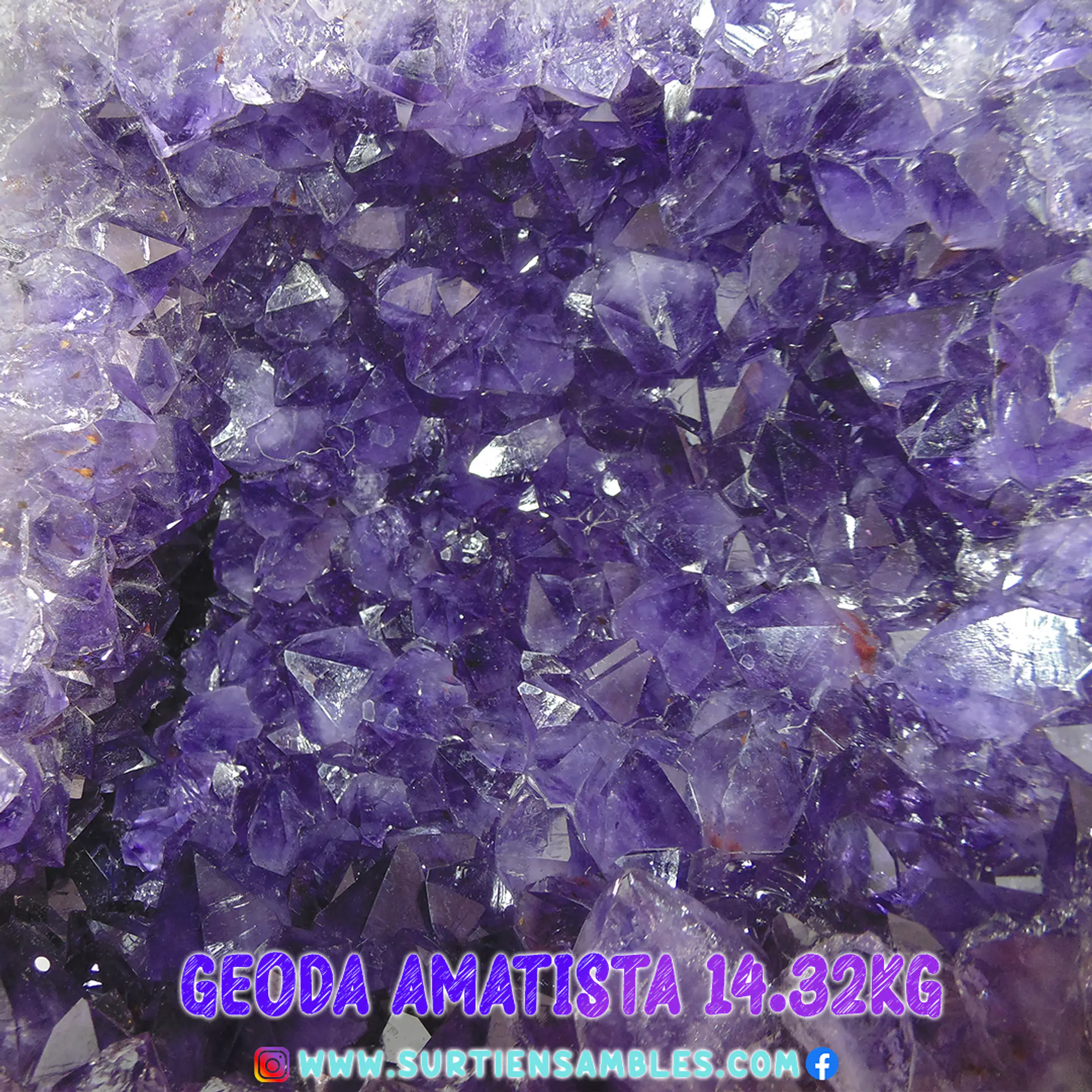 GEODA AMATISTA CON BASE MADERA 14.32KG  6