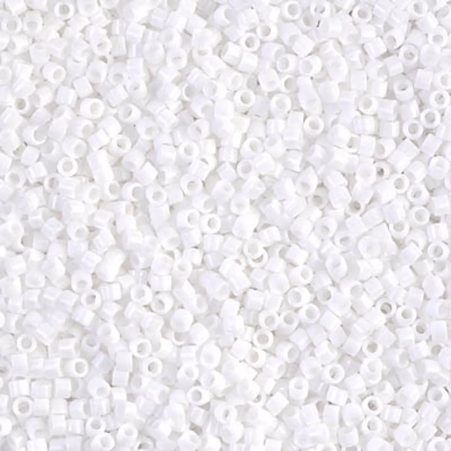 MIYUKI DELICA 11/0 OPAQUE CHALK WHITE DB0200 X 10 GRAMOS  1
