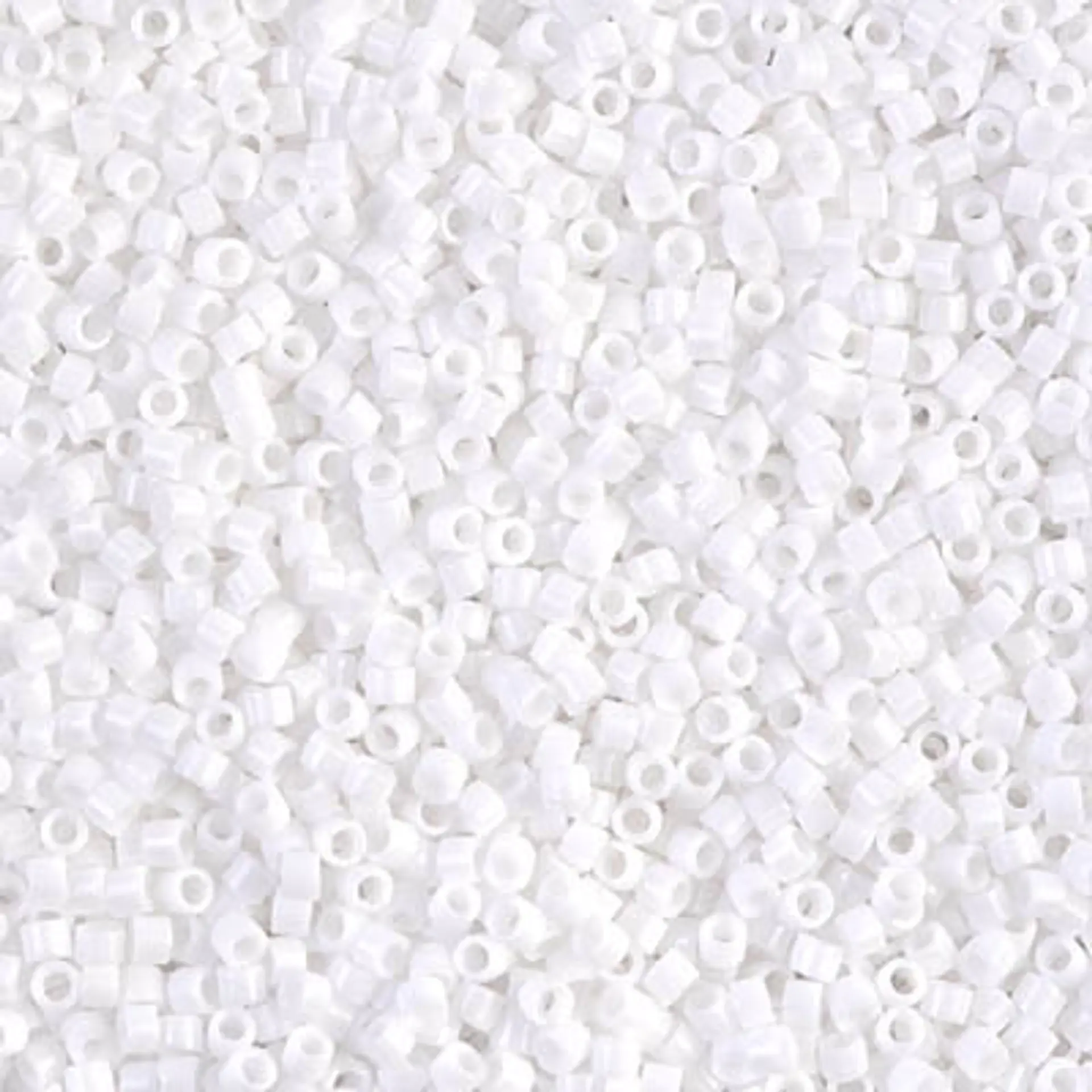 MIYUKI DELICA 11/0 OPAQUE CHALK WHITE DB0200 X 10 GRAMOS  1