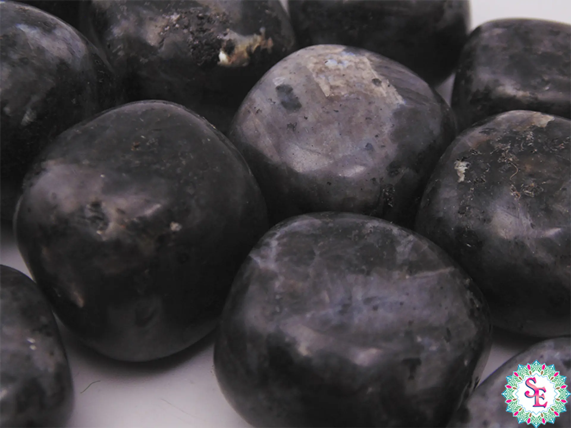 PIEDRA NATURAL MEDIANA TMBOREAD LABRADORITA GRIS 20-30MM 2