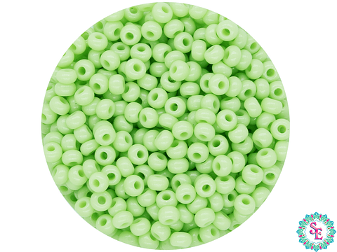 CHAQUIRA CHECA 10/0 (2MM) VERDE BICHE PAQUETE X 20 GRAMOS (2020 UND APROX)