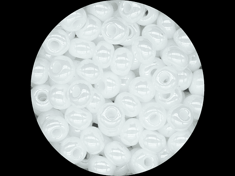 CHAQUIRA CHECA 6/0 (4MM) BLANCO PERLADO X 20 GRAMOS (296 UNIDADES APROX)