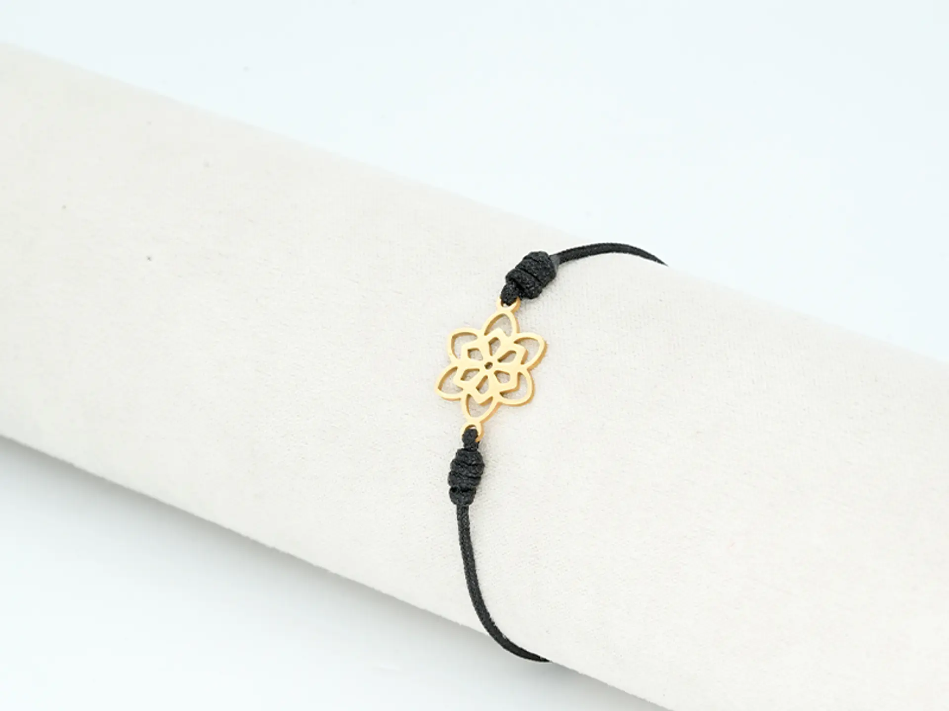 PULSERA DORADA ACERO CENTRO HILO  235 2