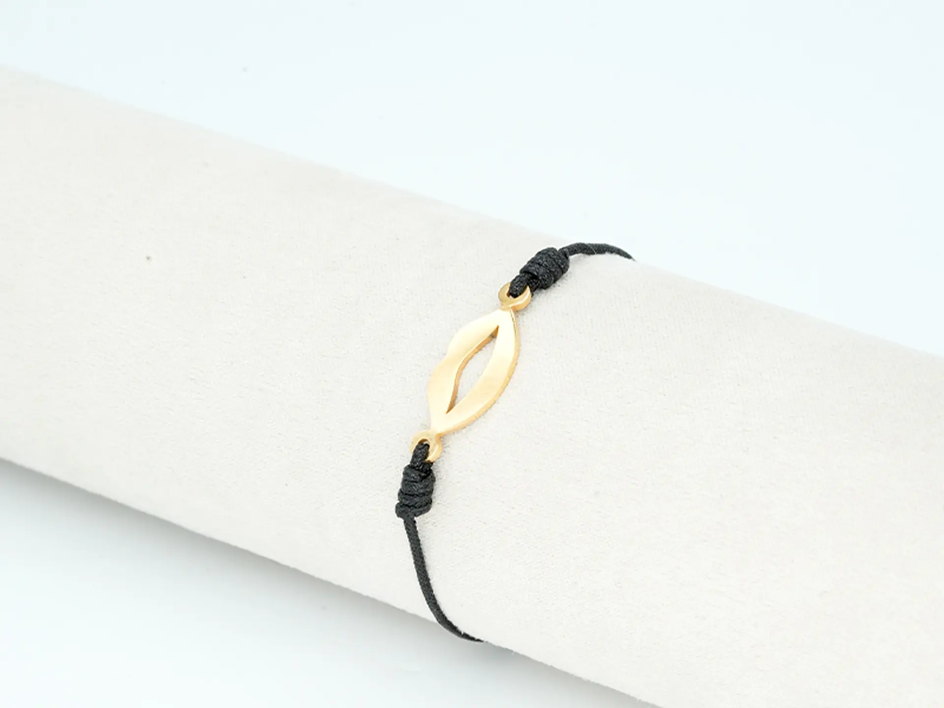 PULSERA DORADA ACERO CENTRO HILO 9 2