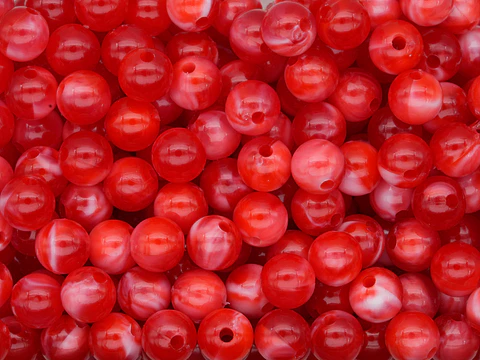 ACRILICO AGATA ROJO IMITACION # 8MM POR 50 GRAMOS (200 UNIDADES APROXIMADAMENTE)