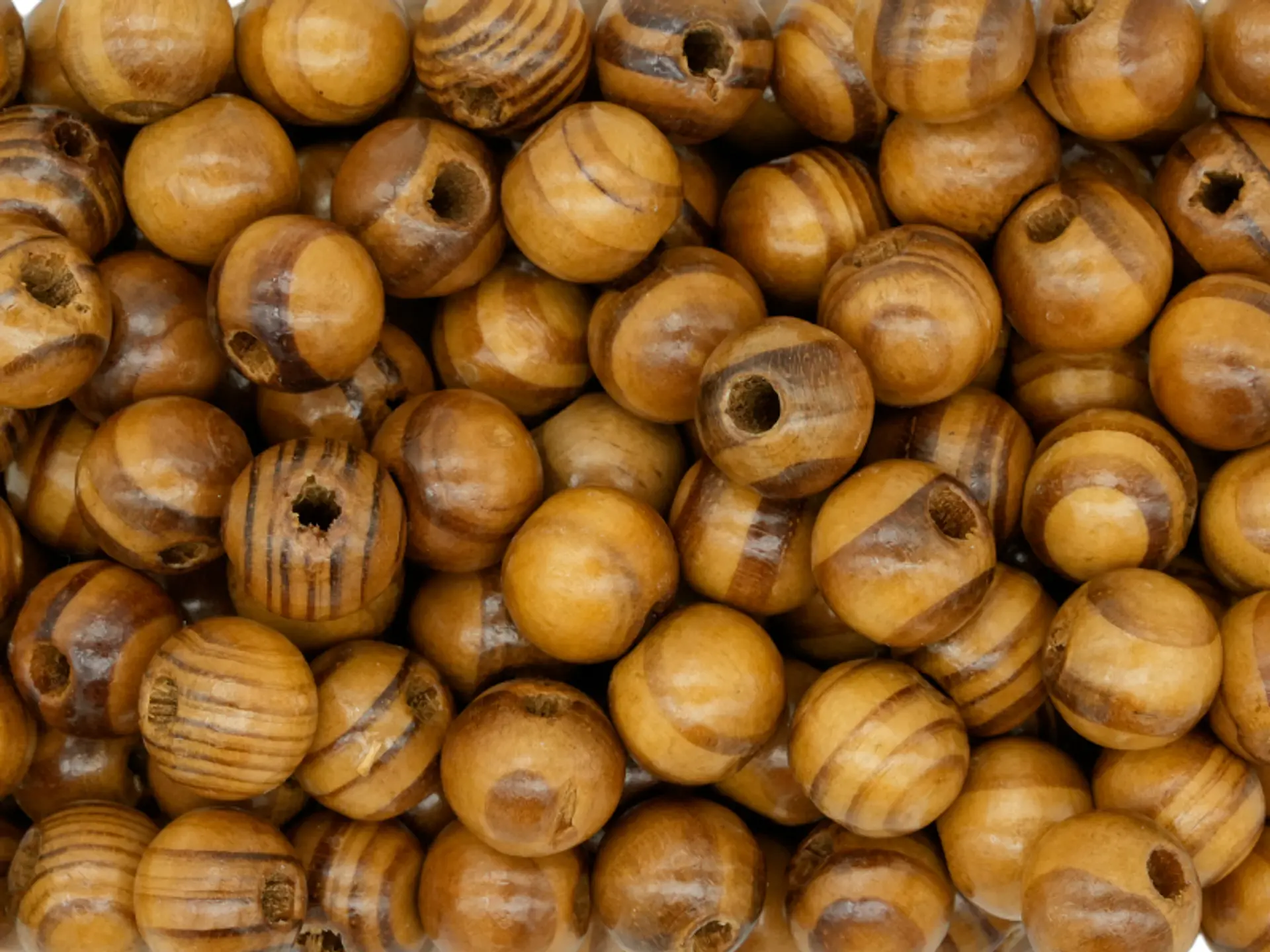 MADERA OLIVO 9*10MM POR 50 GRAMOS (300 UNIDADES EN EL PAQUETE APROXIMADAMENTE ) 1
