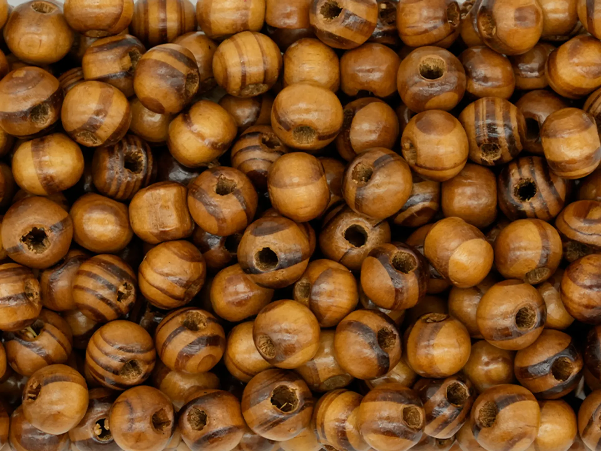 MADERA OLIVO 7*8MM * 50 GRAMOS ( 300 UNIDADES EN EL PAQUETE APROXIMADAMENTE  ) 1