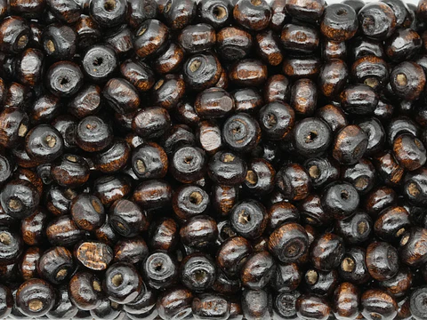 MADERA CAFE 5-6MM  X 100 GRAMOS (1190 UND APROX)