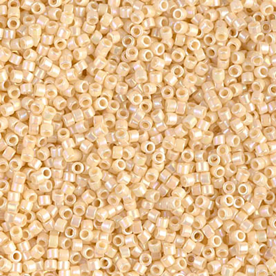 MIYUKI DELICA 11/0 OPACO CREMA AB DB0157 X 10 GRAMOS  1