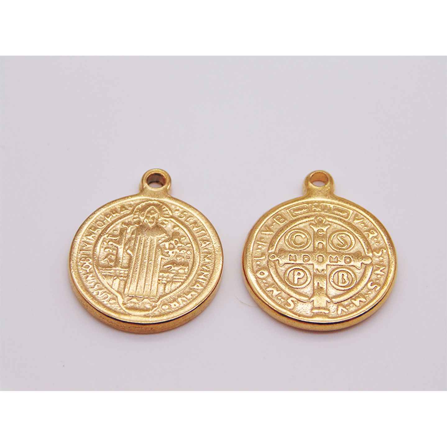 MEDALLA ACERO DORADO  SAN BENITO 16 MM  1