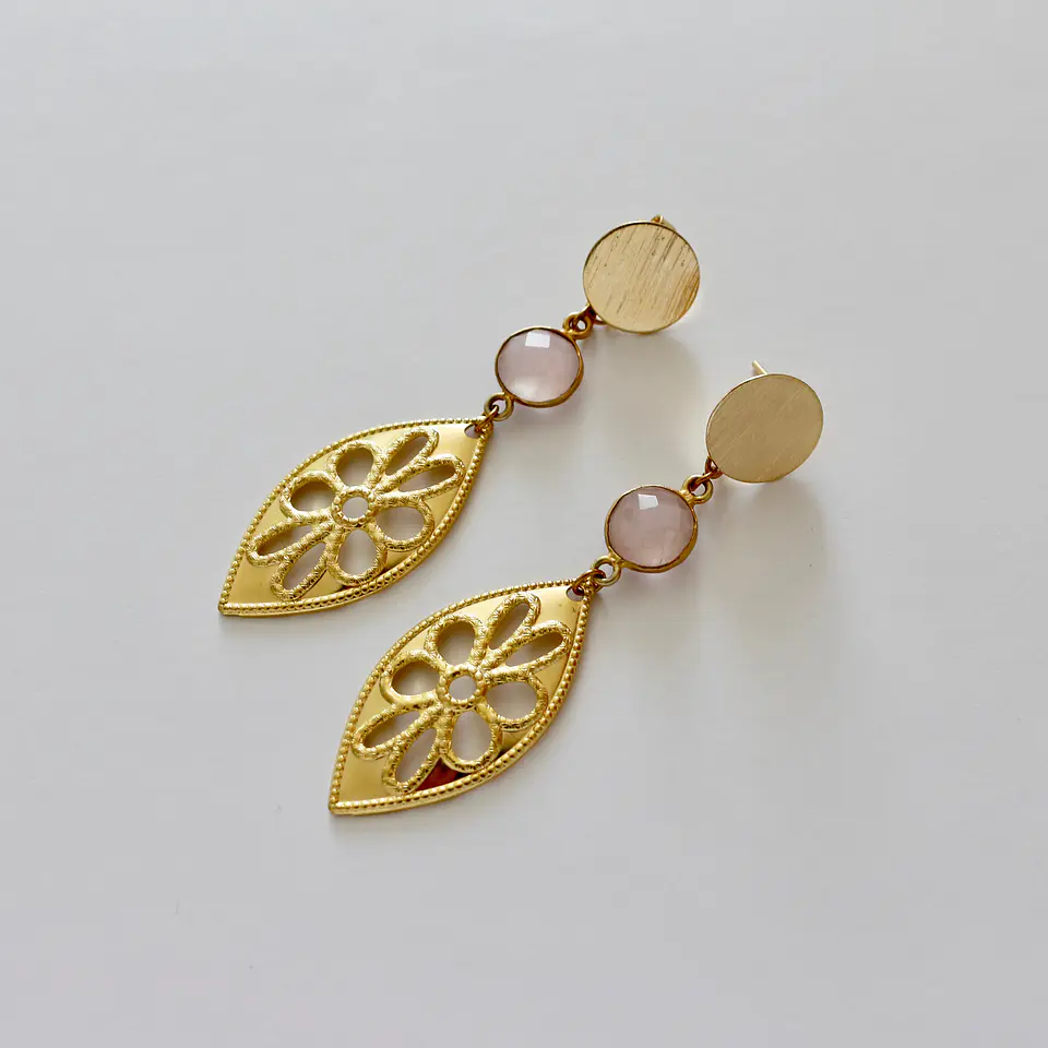 Aros bañados en oro con Cuarzo rosado. 1