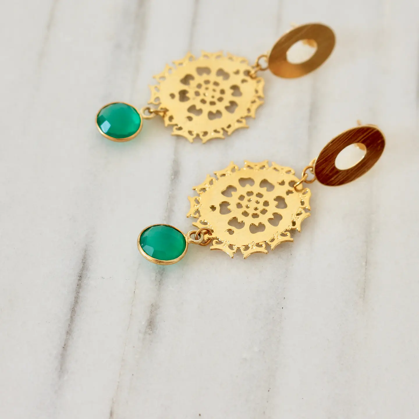 Aros bañados en oro con Onix Verde. 1