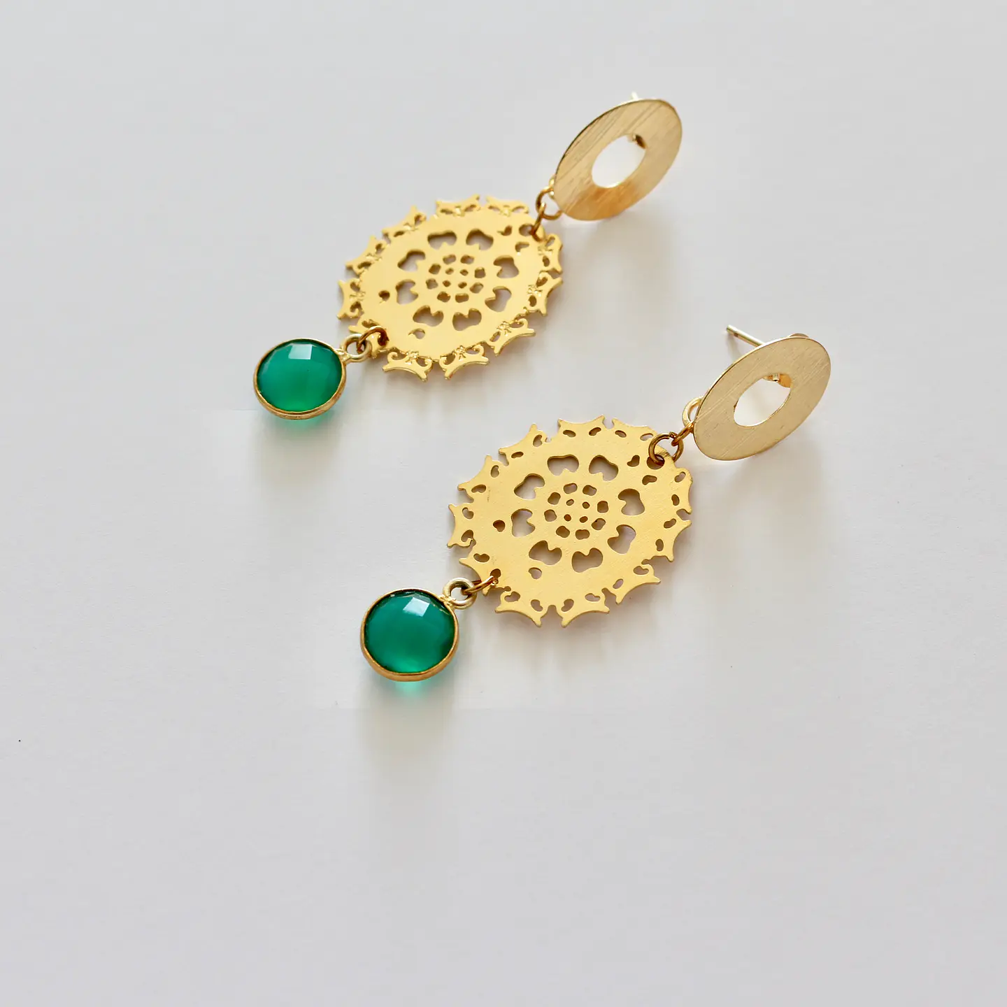 Aros bañados en oro con Onix Verde. 2