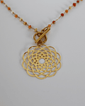 Collar bañado en oro con Agatas terracota y Mandala calada.