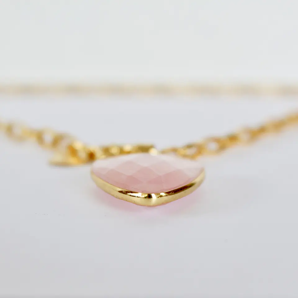 Collar bañado en oro con Cuarzo Rosado. 2