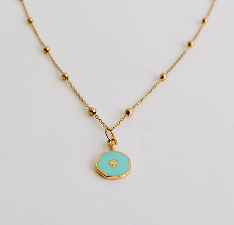 Collar bañado en oro con Dije Calipso.