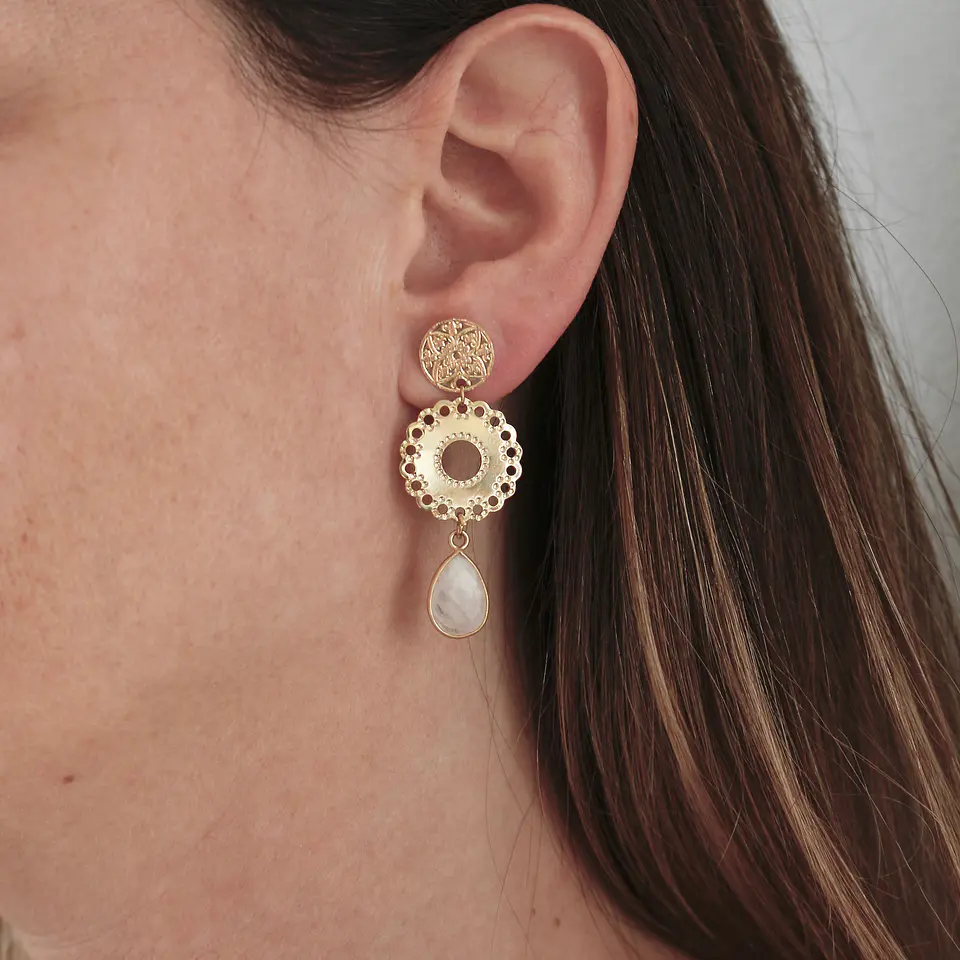 Aros bañados en oro con Cuarzo Blanco. 3