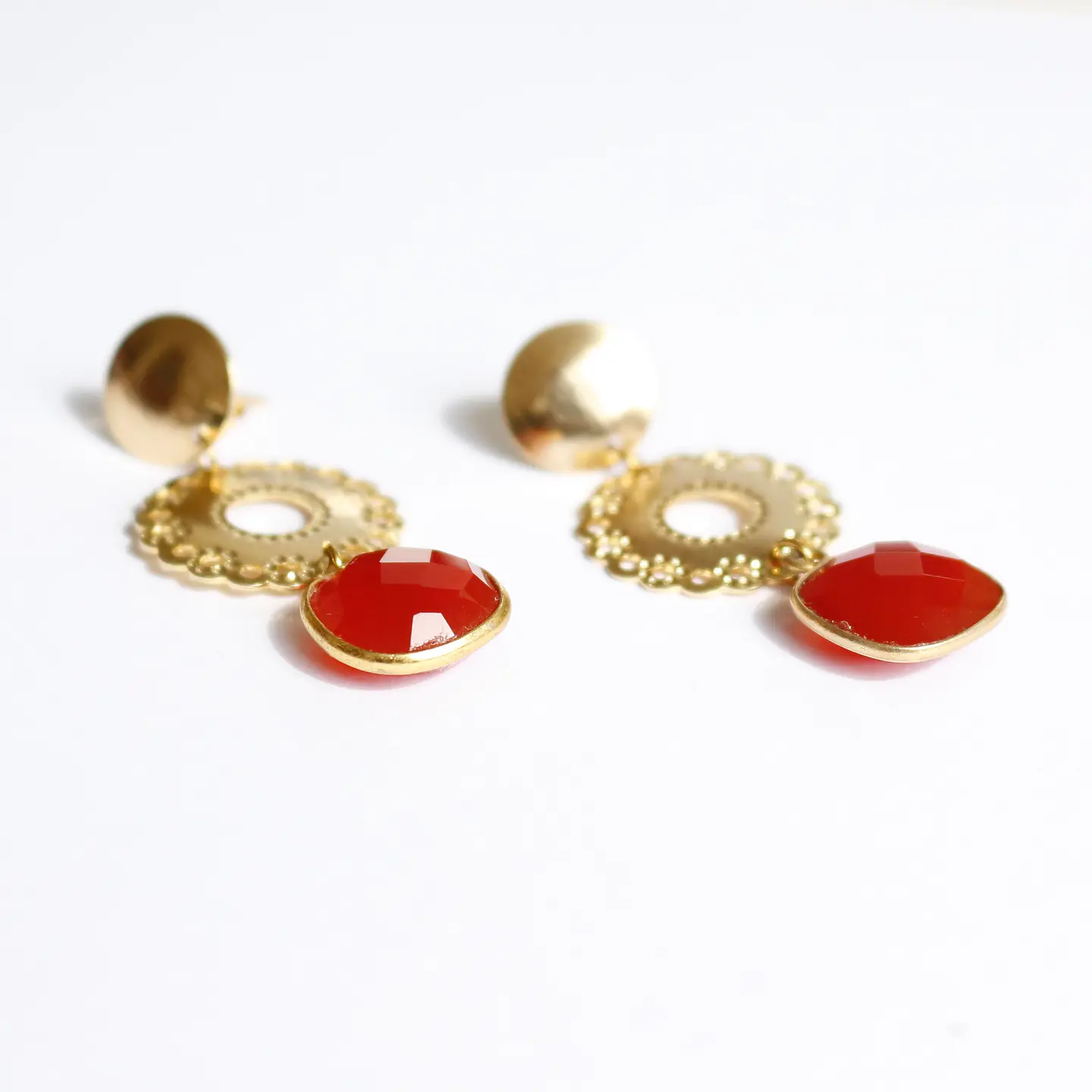 Aros bañados en oro con Cornalina Naranja 1