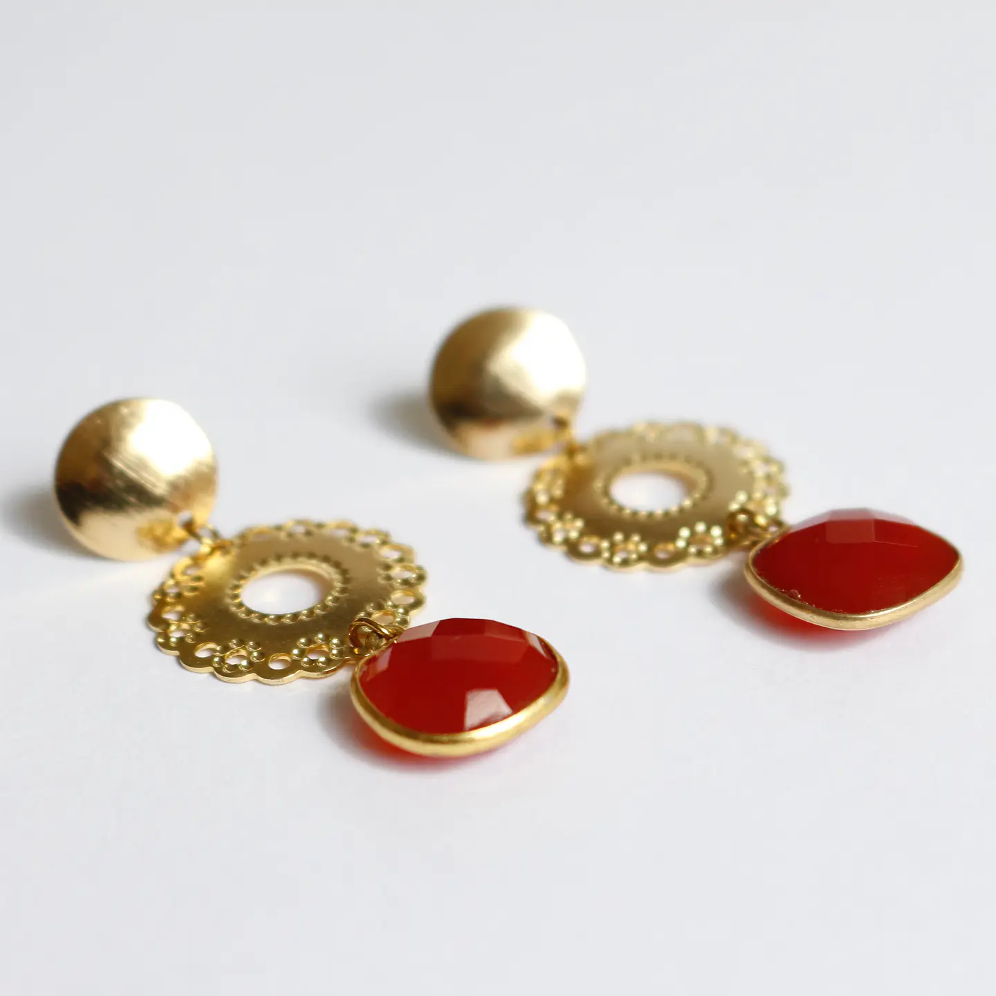 Aros bañados en oro con Cornalina Naranja 2