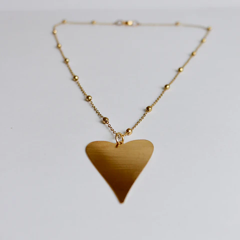 Collar bañado en oro con Corazón.