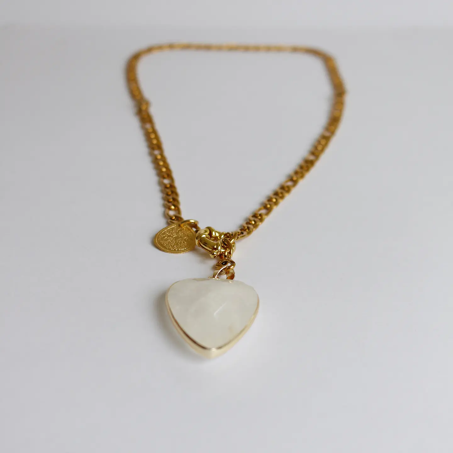 Collar bañado en oro con Cuarzo Blanco. 2