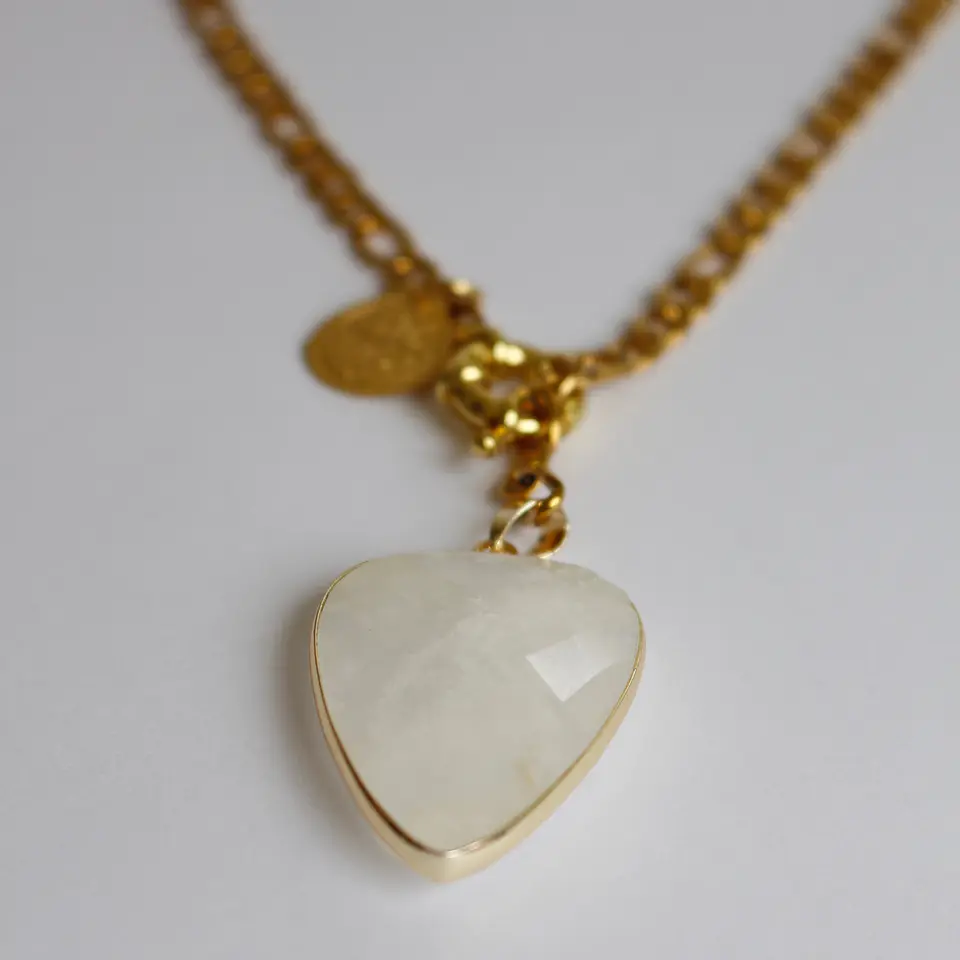 Collar bañado en oro con Cuarzo Blanco. 4