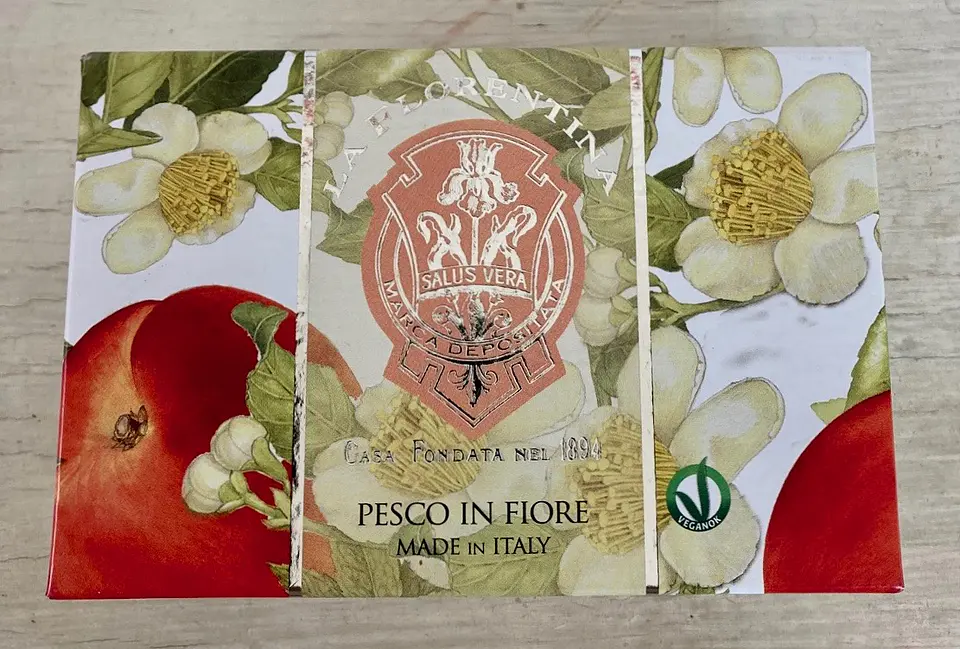 Estuche con  Jabón Italiano Flor de Durazno. 3