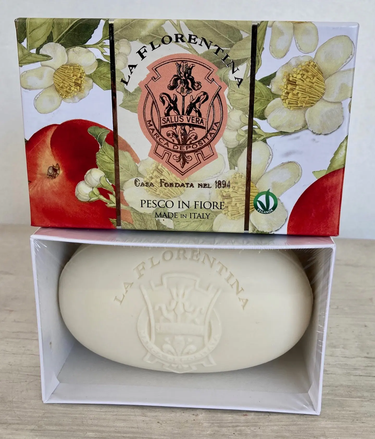 Estuche con  Jabón Italiano Flor de Durazno. 2